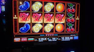 Tampilan antarmuka rpwin1 menampilkan menu navigasi utama untuk slot, live dealer, sportsbook, dan akun pengguna